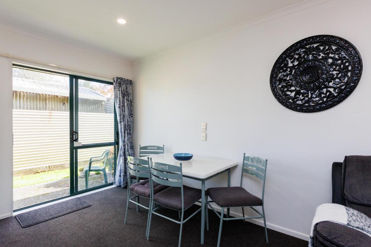 Camelot Motor Lodge And Conference Centre พาล์เมอร์สตันนอร์ท ภายนอก รูปภาพ