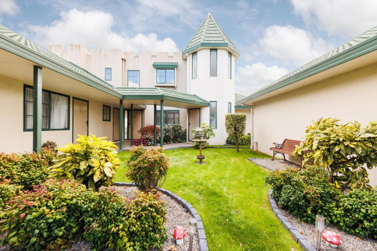 Camelot Motor Lodge And Conference Centre พาล์เมอร์สตันนอร์ท ภายนอก รูปภาพ