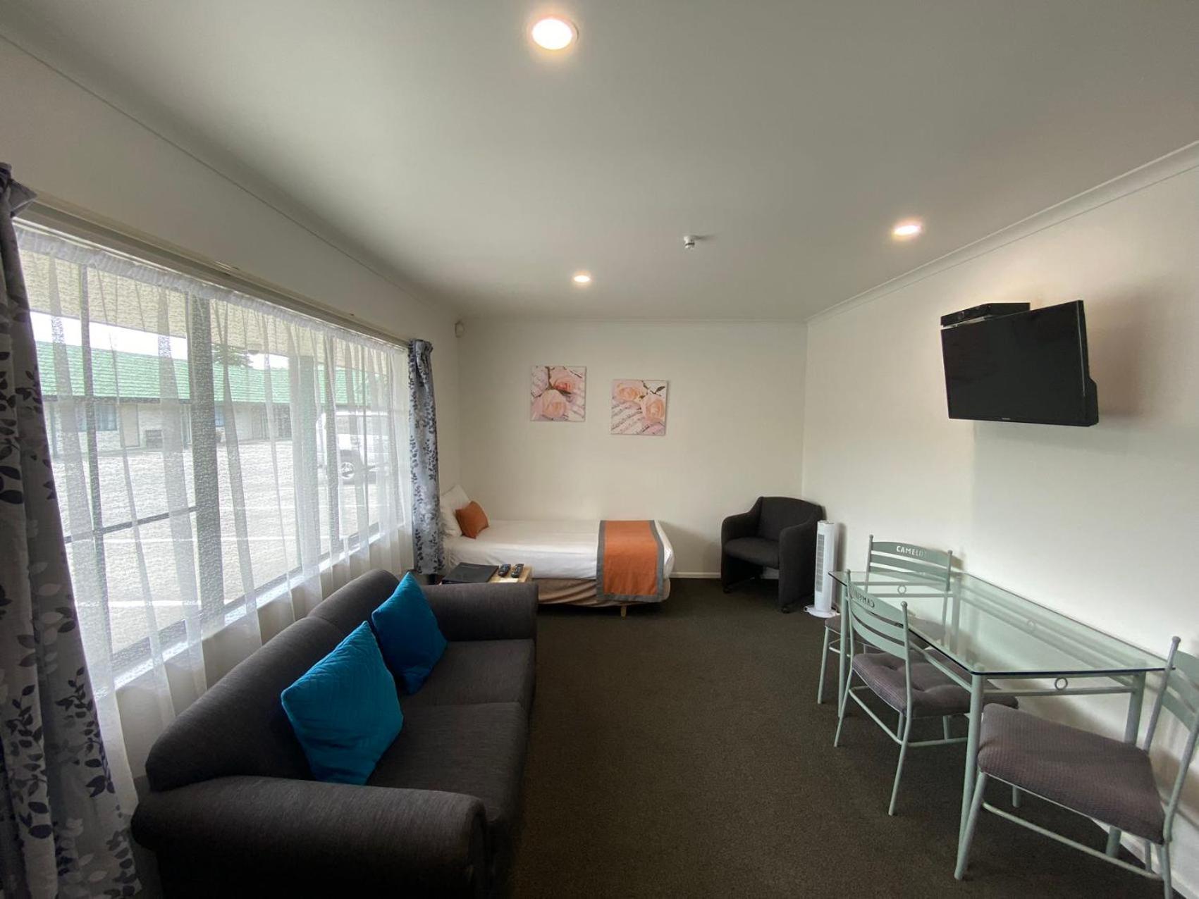Camelot Motor Lodge And Conference Centre พาล์เมอร์สตันนอร์ท ภายนอก รูปภาพ