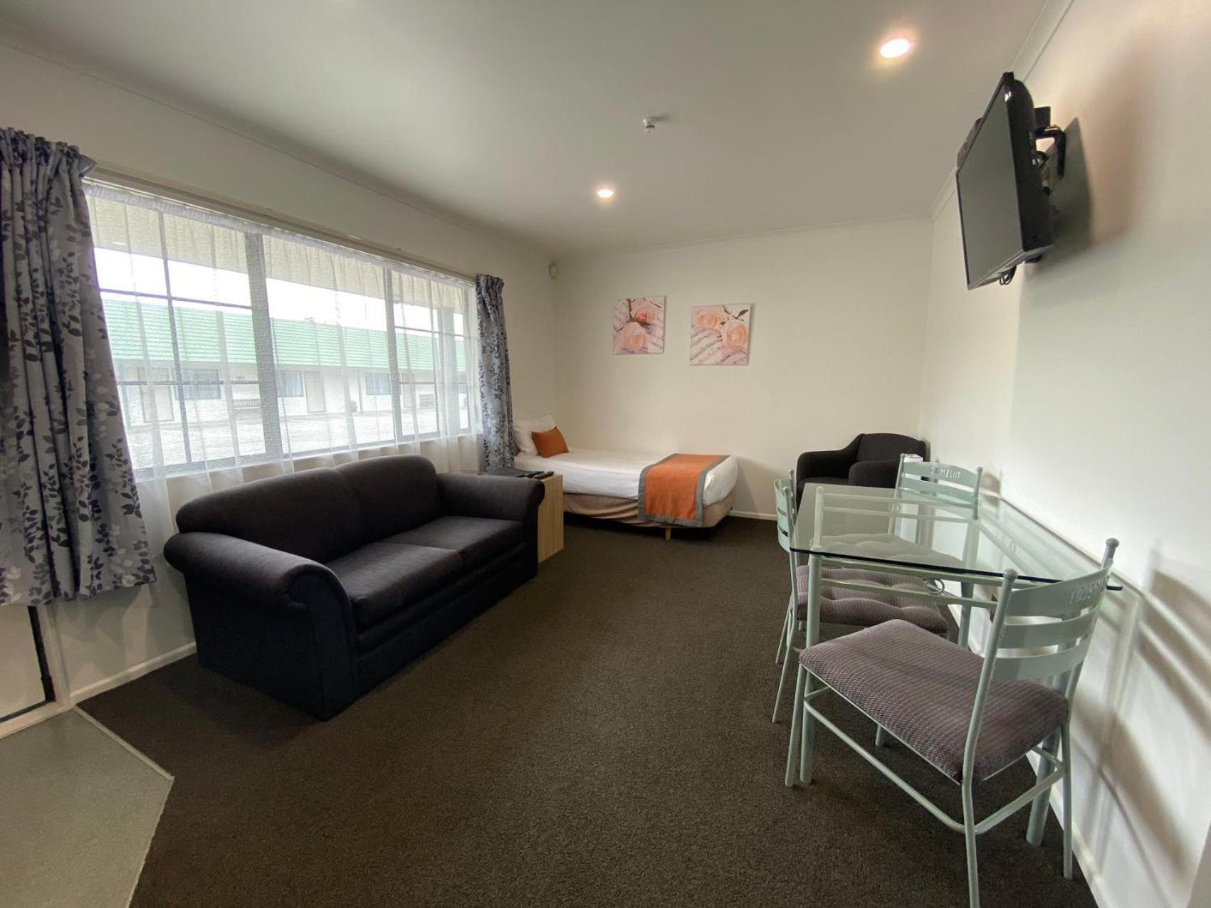 Camelot Motor Lodge And Conference Centre พาล์เมอร์สตันนอร์ท ภายนอก รูปภาพ