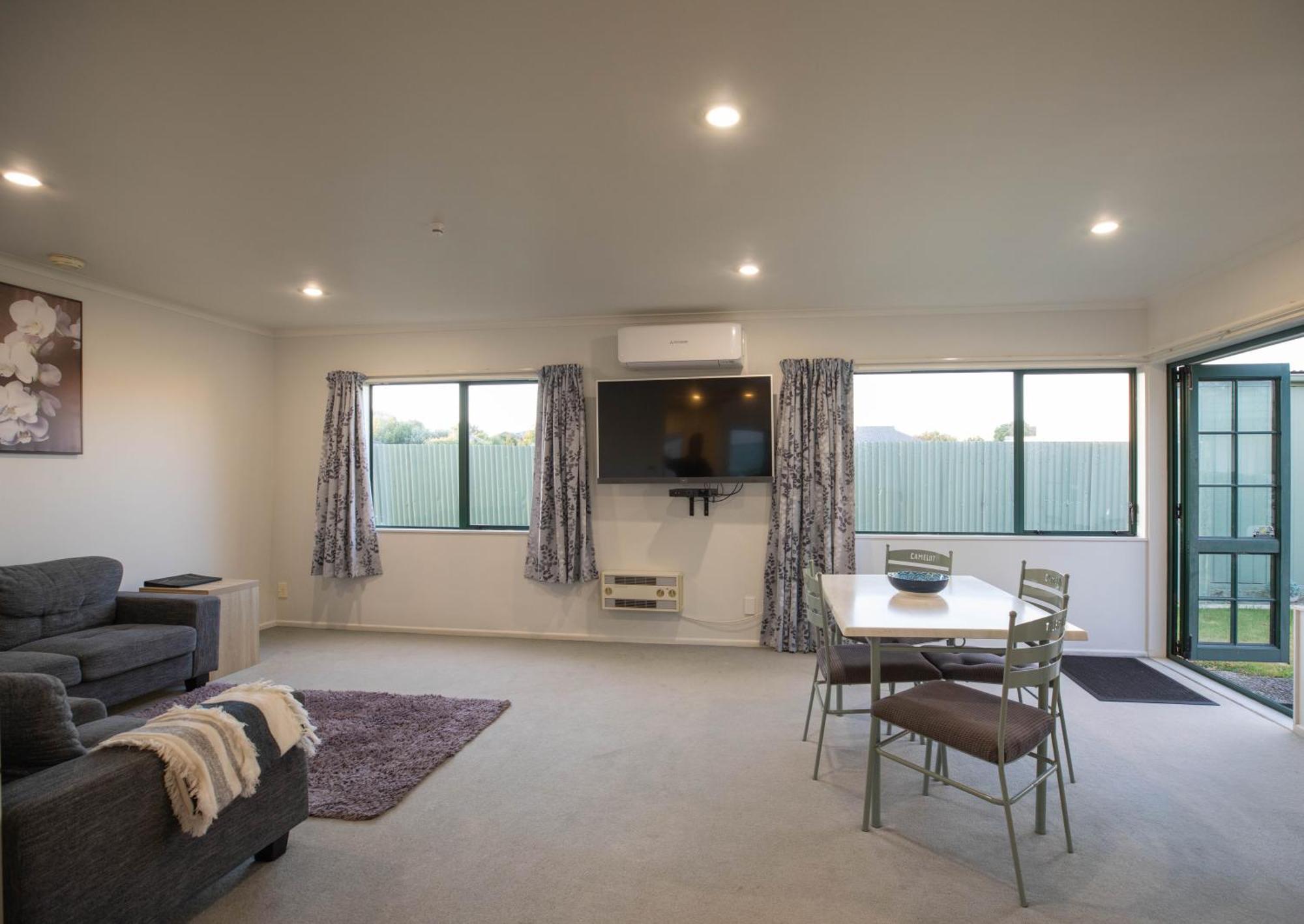 Camelot Motor Lodge And Conference Centre พาล์เมอร์สตันนอร์ท ภายนอก รูปภาพ