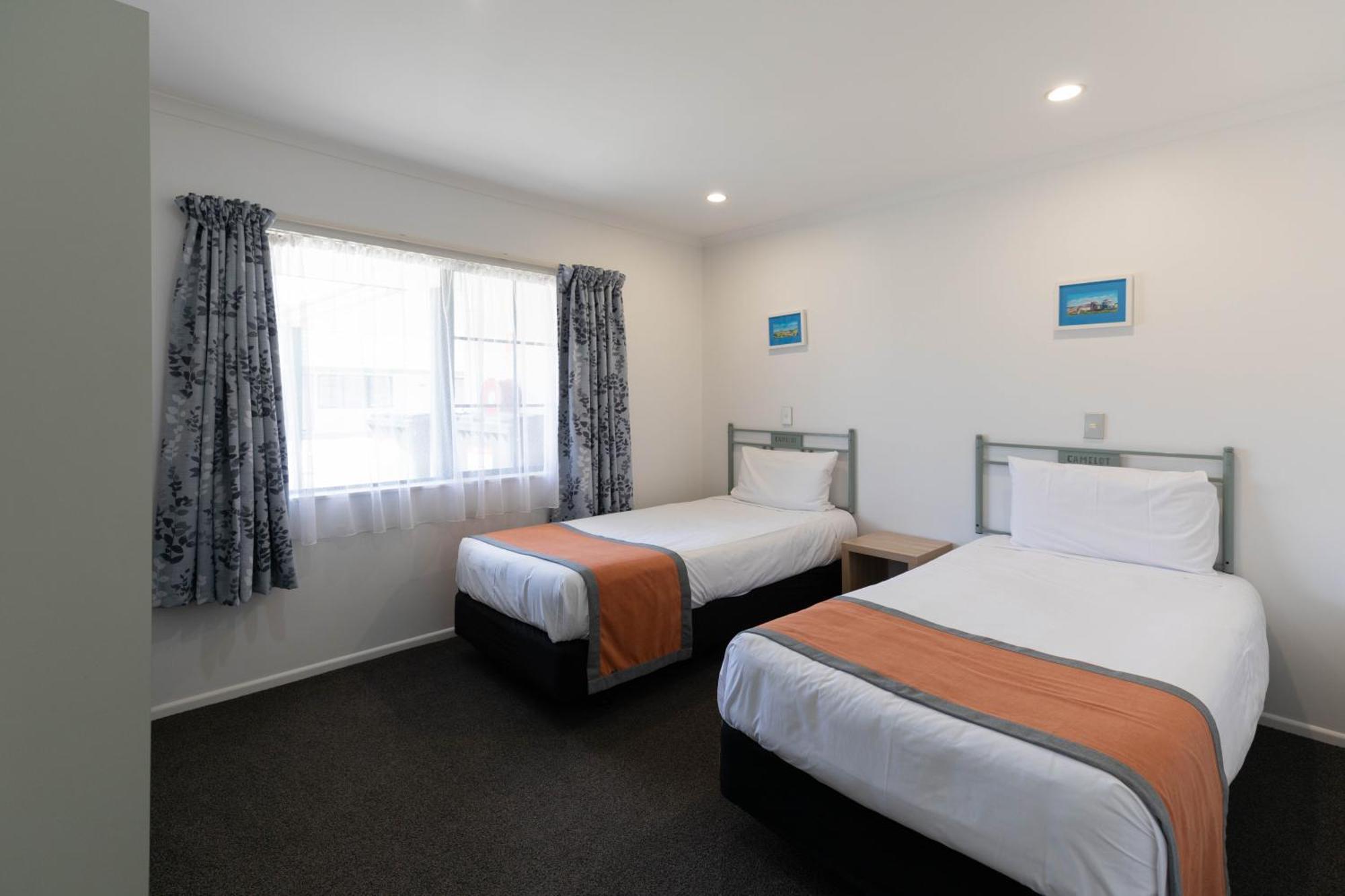Camelot Motor Lodge And Conference Centre พาล์เมอร์สตันนอร์ท ภายนอก รูปภาพ