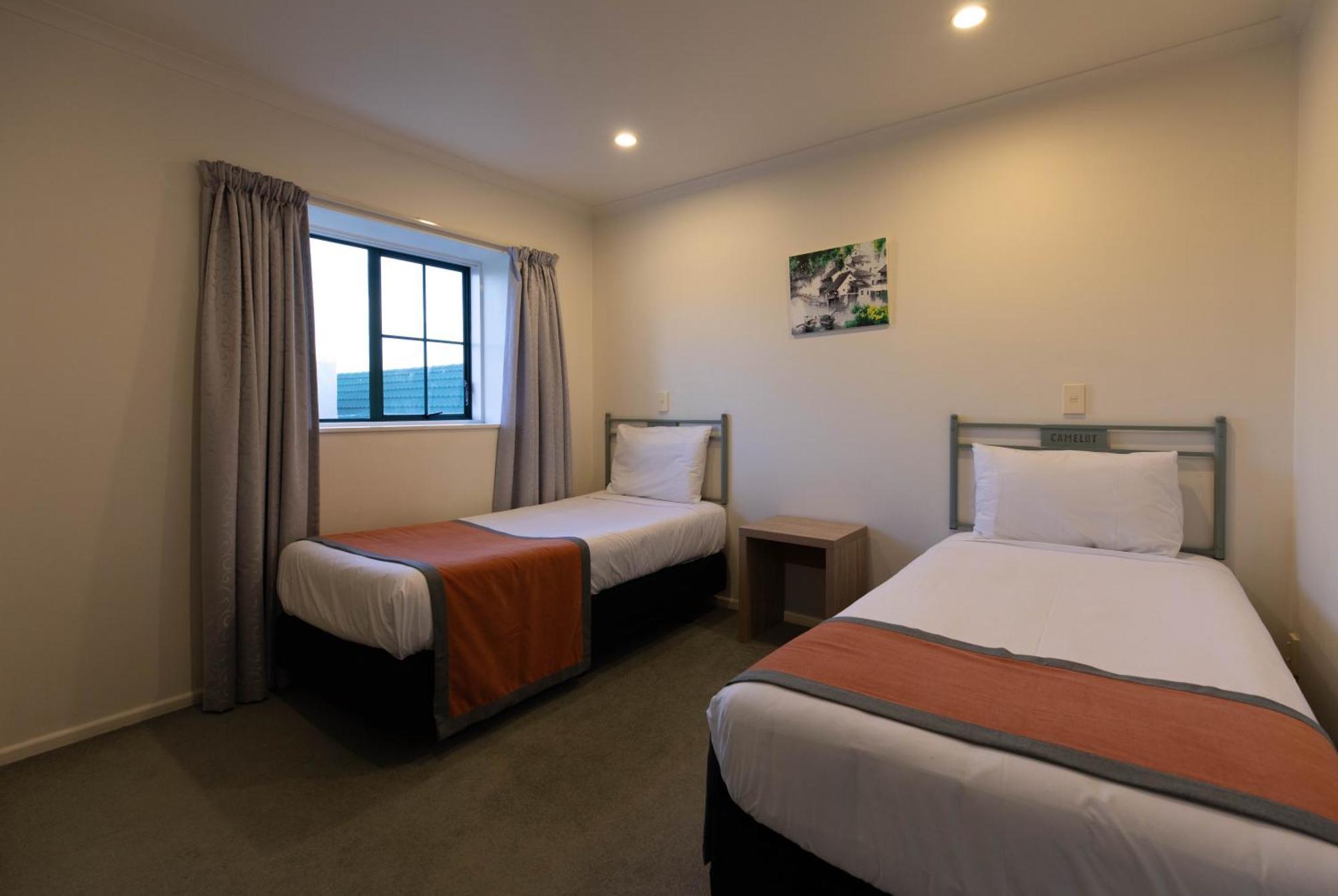 Camelot Motor Lodge And Conference Centre พาล์เมอร์สตันนอร์ท ภายนอก รูปภาพ
