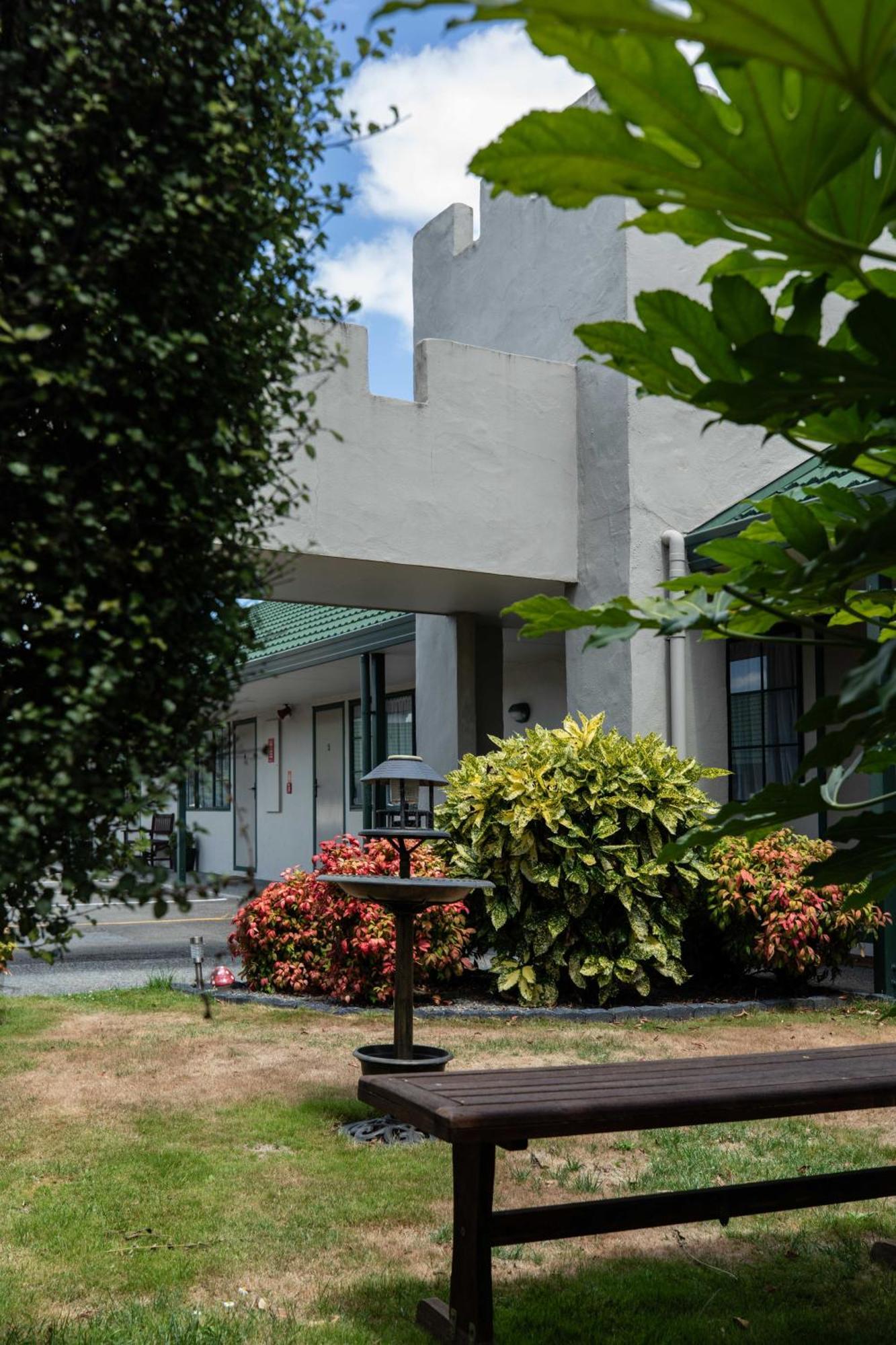 Camelot Motor Lodge And Conference Centre พาล์เมอร์สตันนอร์ท ภายนอก รูปภาพ